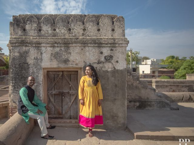 Ashka and Raghu's wedding in Ahmednagar, Maharashtra 12