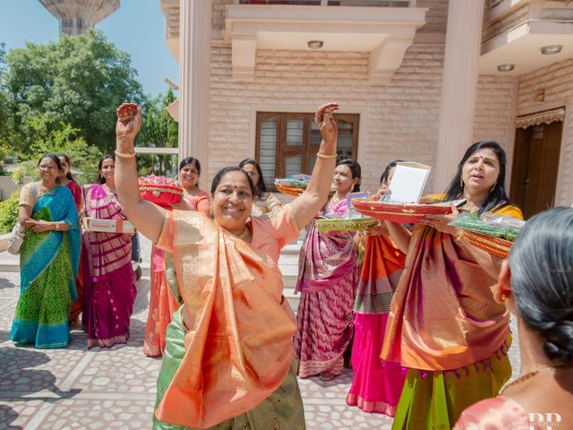 Ashka and Raghu's wedding in Ahmednagar, Maharashtra 16