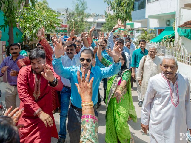 Ashka and Raghu's wedding in Ahmednagar, Maharashtra 18