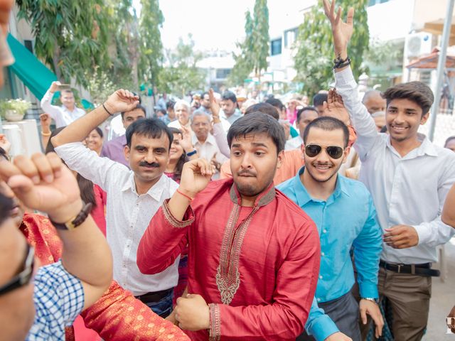 Ashka and Raghu's wedding in Ahmednagar, Maharashtra 19
