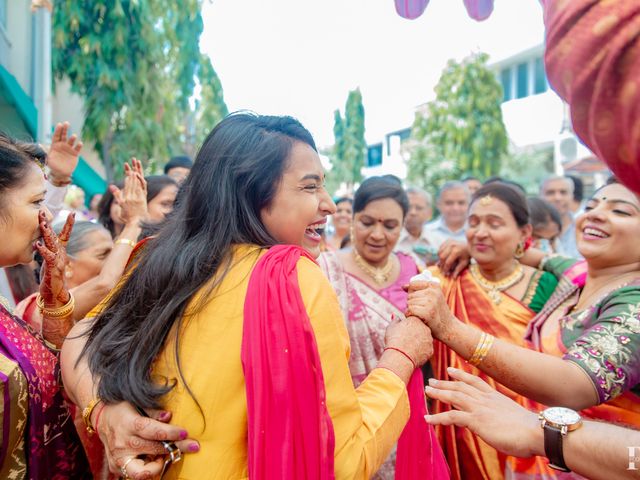 Ashka and Raghu's wedding in Ahmednagar, Maharashtra 23