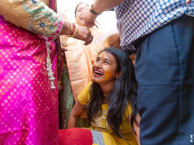 Ashka and Raghu's wedding in Ahmednagar, Maharashtra 33