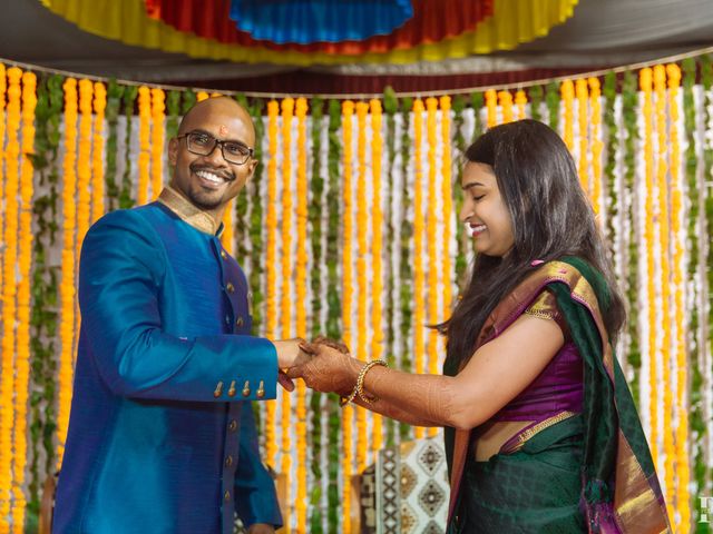 Ashka and Raghu's wedding in Ahmednagar, Maharashtra 38