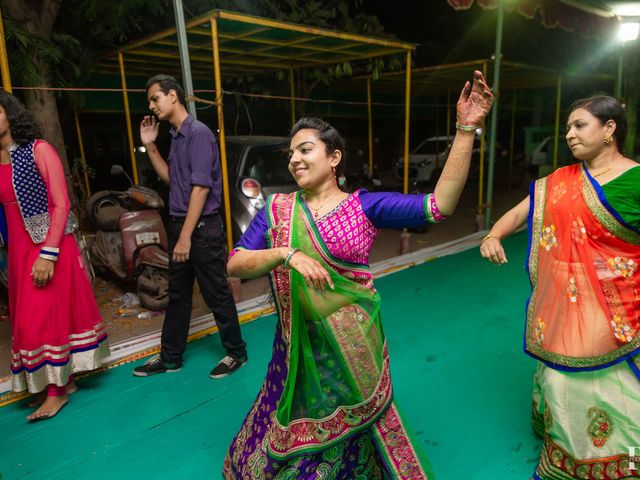 Ashka and Raghu's wedding in Ahmednagar, Maharashtra 40