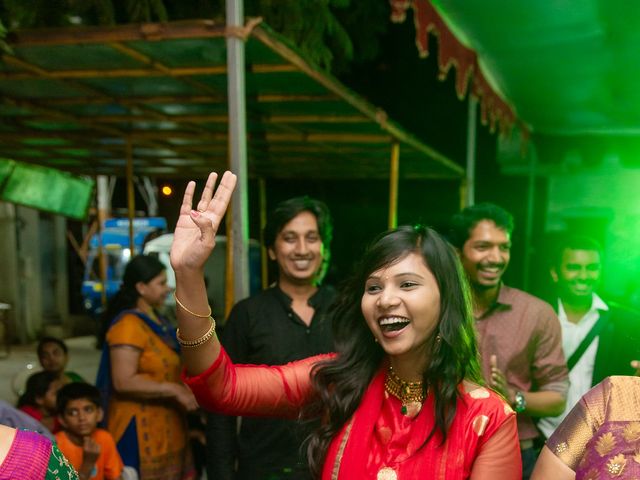 Ashka and Raghu's wedding in Ahmednagar, Maharashtra 42