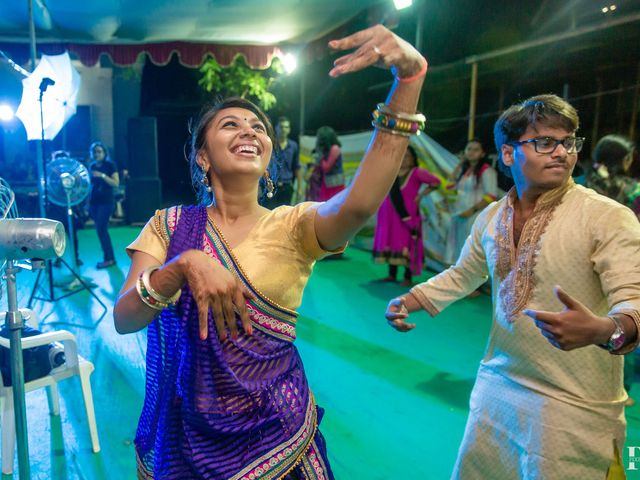 Ashka and Raghu's wedding in Ahmednagar, Maharashtra 48