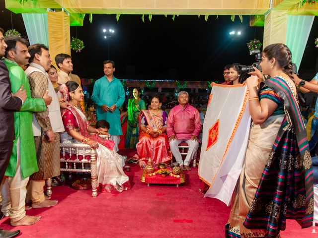 Ashka and Raghu's wedding in Ahmednagar, Maharashtra 96