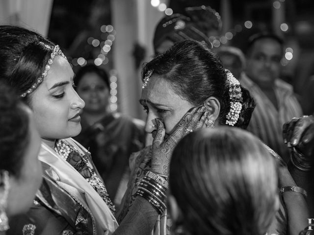 Ashka and Raghu's wedding in Ahmednagar, Maharashtra 118