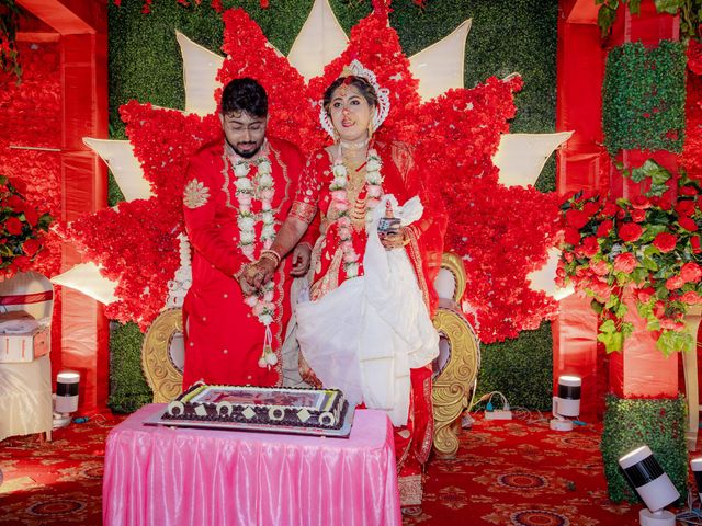 Dr. Amrita Bhattacharyya and Prokarso Chattopadhyay's wedding in Kolkata, West Bengal 30