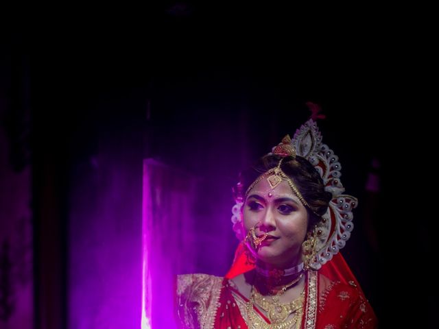 Dr. Amrita Bhattacharyya and Prokarso Chattopadhyay's wedding in Kolkata, West Bengal 31