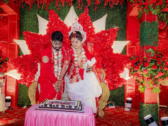 Dr. Amrita Bhattacharyya and Prokarso Chattopadhyay's wedding in Kolkata, West Bengal 37