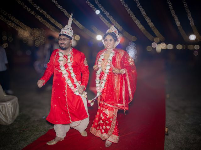 Dr. Amrita Bhattacharyya and Prokarso Chattopadhyay's wedding in Kolkata, West Bengal 83