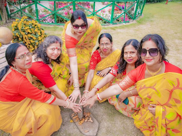 Dr. Amrita Bhattacharyya and Prokarso Chattopadhyay's wedding in Kolkata, West Bengal 86