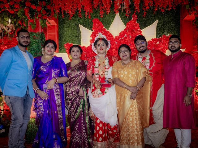 Dr. Amrita Bhattacharyya and Prokarso Chattopadhyay's wedding in Kolkata, West Bengal 104