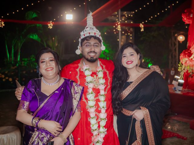 Dr. Amrita Bhattacharyya and Prokarso Chattopadhyay's wedding in Kolkata, West Bengal 106
