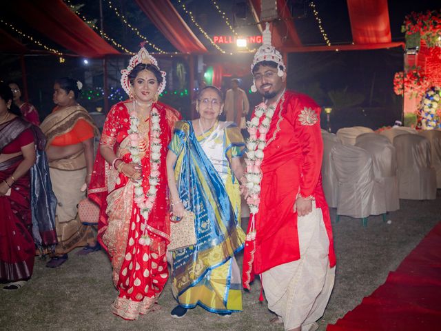 Dr. Amrita Bhattacharyya and Prokarso Chattopadhyay's wedding in Kolkata, West Bengal 109