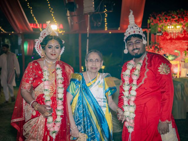 Dr. Amrita Bhattacharyya and Prokarso Chattopadhyay's wedding in Kolkata, West Bengal 113