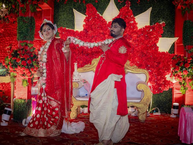 Dr. Amrita Bhattacharyya and Prokarso Chattopadhyay's wedding in Kolkata, West Bengal 125