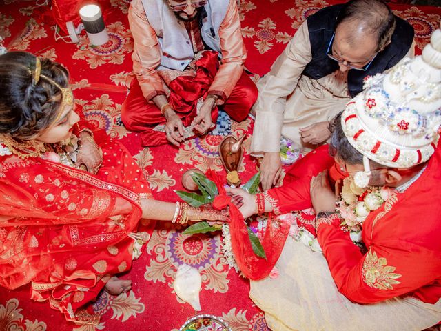 Dr. Amrita Bhattacharyya and Prokarso Chattopadhyay's wedding in Kolkata, West Bengal 195