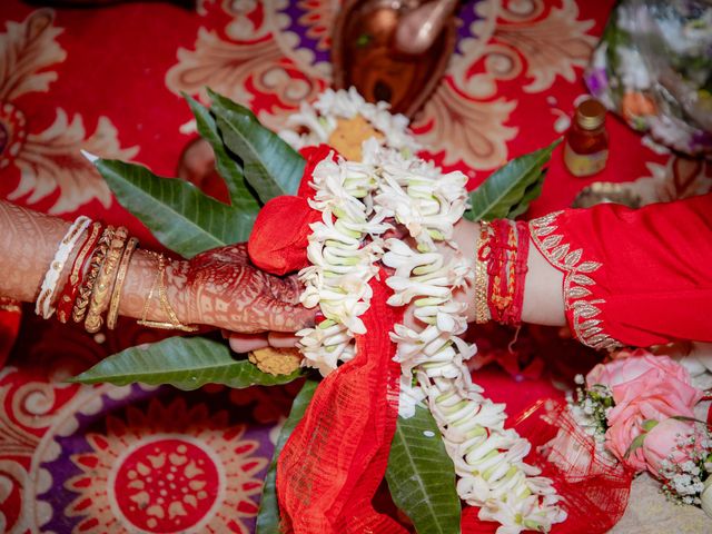 Dr. Amrita Bhattacharyya and Prokarso Chattopadhyay's wedding in Kolkata, West Bengal 197