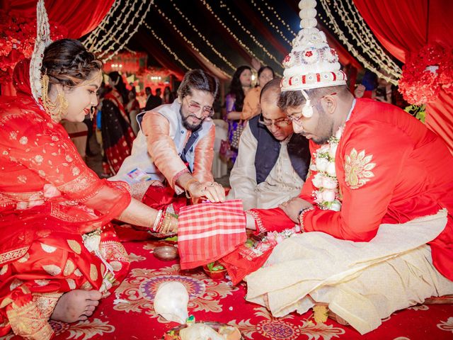 Dr. Amrita Bhattacharyya and Prokarso Chattopadhyay's wedding in Kolkata, West Bengal 199