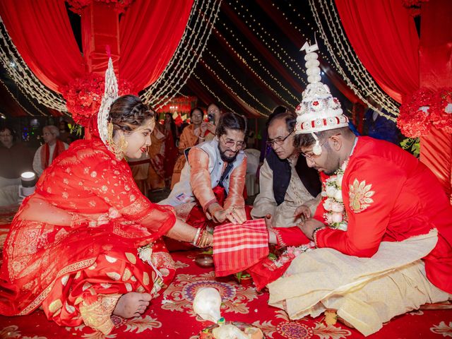 Dr. Amrita Bhattacharyya and Prokarso Chattopadhyay's wedding in Kolkata, West Bengal 203