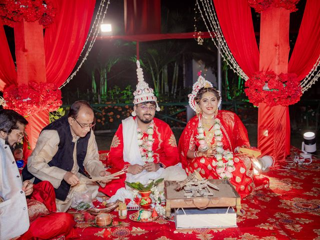 Dr. Amrita Bhattacharyya and Prokarso Chattopadhyay's wedding in Kolkata, West Bengal 216