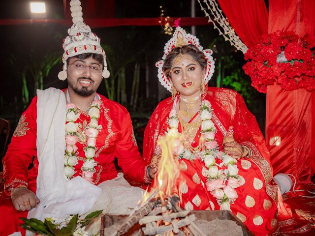 Dr. Amrita Bhattacharyya and Prokarso Chattopadhyay's wedding in Kolkata, West Bengal 217