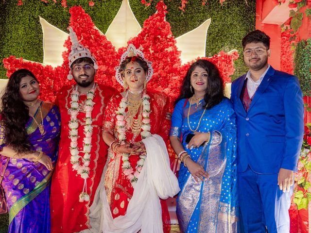 Dr. Amrita Bhattacharyya and Prokarso Chattopadhyay's wedding in Kolkata, West Bengal 236