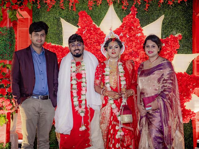 Dr. Amrita Bhattacharyya and Prokarso Chattopadhyay's wedding in Kolkata, West Bengal 246