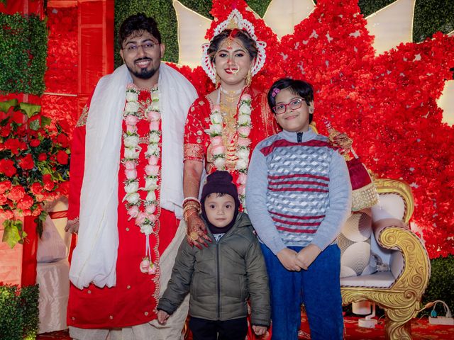 Dr. Amrita Bhattacharyya and Prokarso Chattopadhyay's wedding in Kolkata, West Bengal 257