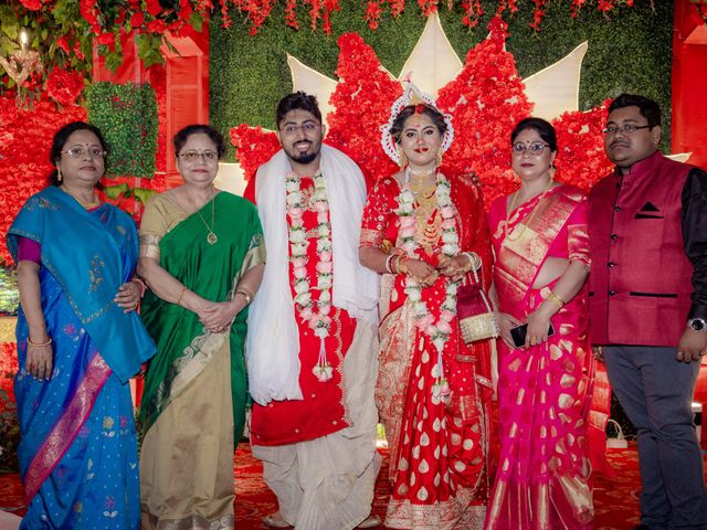 Dr. Amrita Bhattacharyya and Prokarso Chattopadhyay's wedding in Kolkata, West Bengal 263