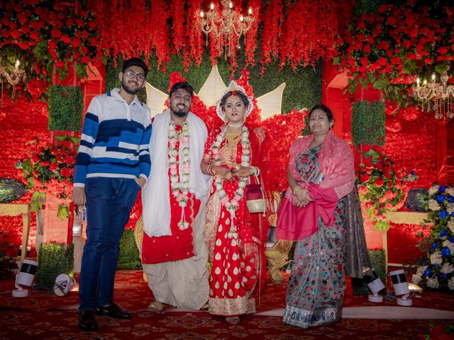 Dr. Amrita Bhattacharyya and Prokarso Chattopadhyay's wedding in Kolkata, West Bengal 271
