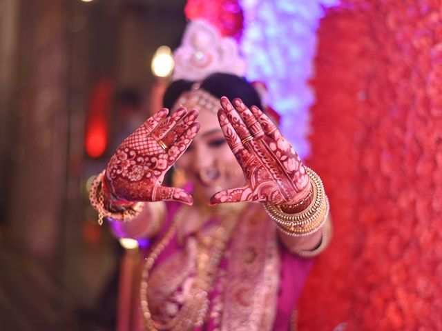 Saborni and Debmalya&apos;s wedding in Kolkata, West Bengal 9