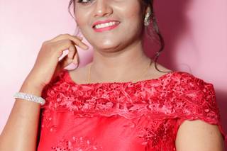 Mishka's Freelance Makeup And Mahendi Artist - 6