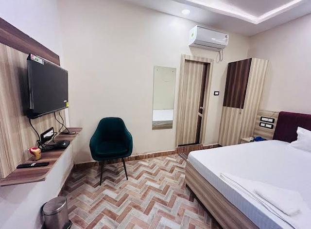 Hotel Dwarka Palace - 3