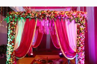 Roses & Petals Flower Decoration - 1