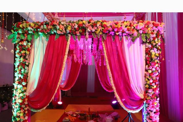 Roses & Petals Flower Decoration 1