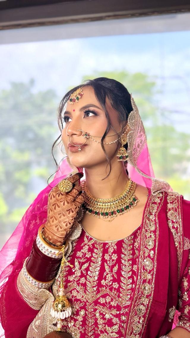Sanjoli Sharma Makeup Artist - 2