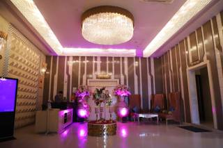 Red K Velvet Hotel by Kawatra, Ghaziabad 5