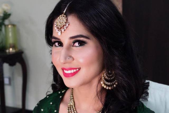 Aakriti Gandhi Makeup Artist 1