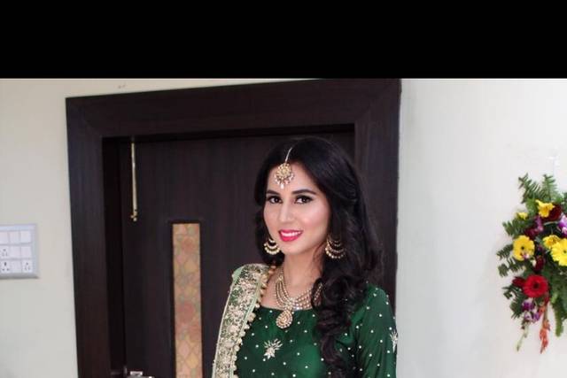 Aakriti Gandhi Makeup Artist 2