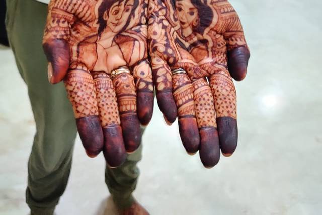 Aksha Shah - Mehendi Designer 1