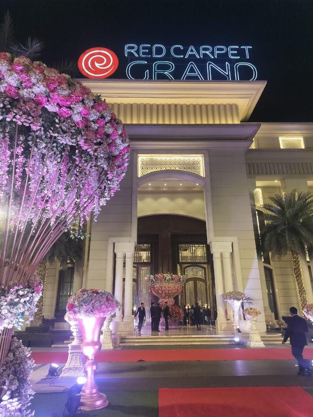 Red Carpet Grand - 1