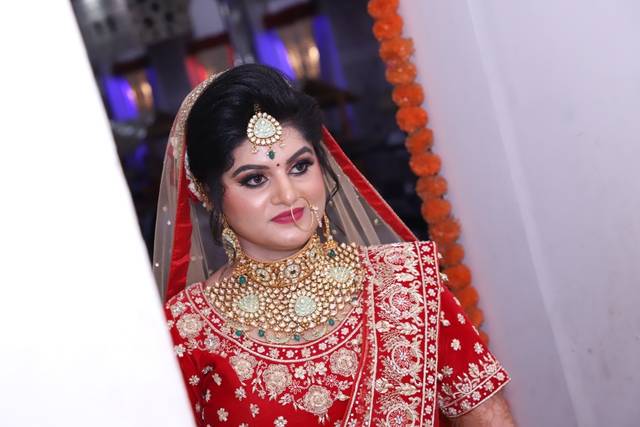 Kriti DS- The Makeup Artist 4