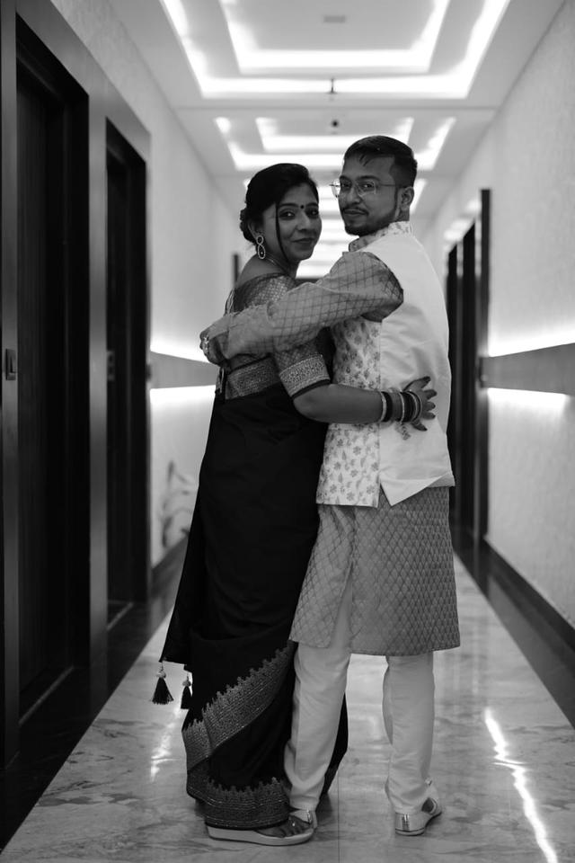 Hum Camere Wale, Lucknow - 1