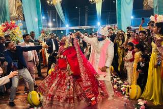 Mr and Mrs Celebrations - 7