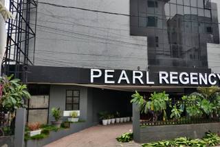 Pearl Regency By Vashishtha Hotel 4