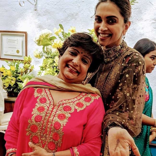 WeddingWire India Celebrates Women's Day With 'Bollywood Mehndi Queen': Veena Nagda! 🤩 1