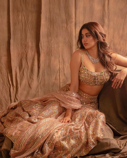 #Celebritystyle: Jahnvi Kapoor Grabs the shimmery moment! 1